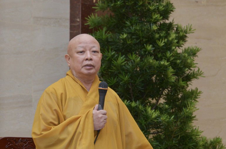 Hòa thượng Thích Lệ Trang phát biểu trong buổi họp mở rộng sáng 4-7-2024 của Ban Trị sự GHPGVN TP.HCM diễn ra tại Việt Nam Quốc Tự - Ảnh: BT/BGN