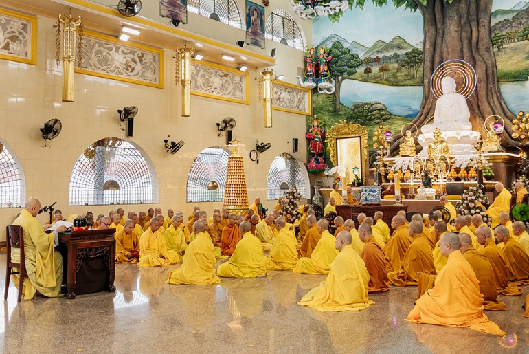 Chư Tăng TP.Thủ Đức Bố-tát mùa An cư kiết hạ Phật lịch 2568 tại chùa Vạn Đức