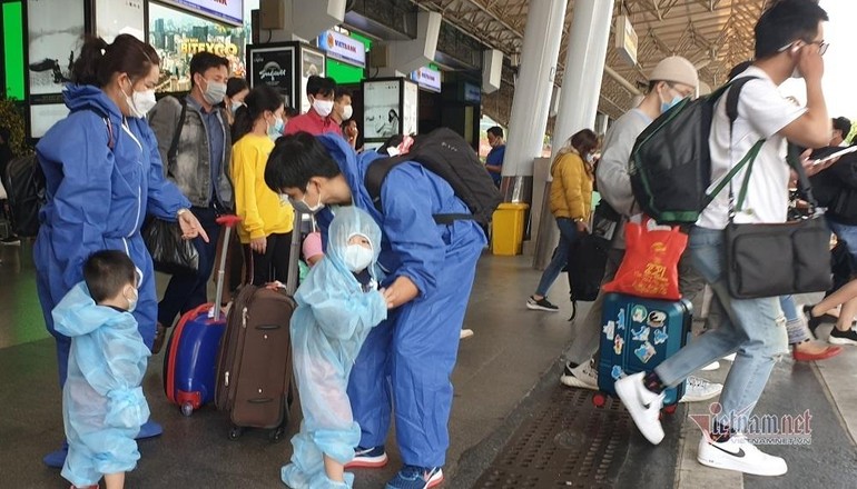 Người dân quay trở lại TP.HCM sau Tết. Ảnh chụp chiều Mùng 5 Tết tại sân bay Tân Sơn Nhất