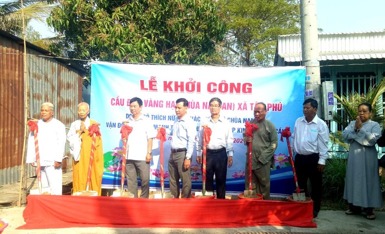 Ủy ban MTTQVN xã Tân Phú phối hợp với chùa Nam An tổ chức khởi công xây cầu Đốc Vàng Hạ