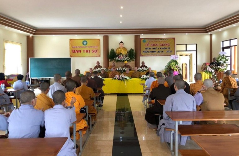 Tăng Ni sinh năm thứ ba - khóa III (2018-2021) Trường Trung cấp Phật học tỉnh Gia Lai