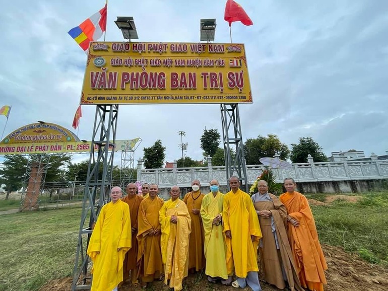 Văn phòng Ban Trị sự Phật giáo huyện Hàm Tân đặt tại chùa Quảng Ân, thị trấn Tân Nghĩa