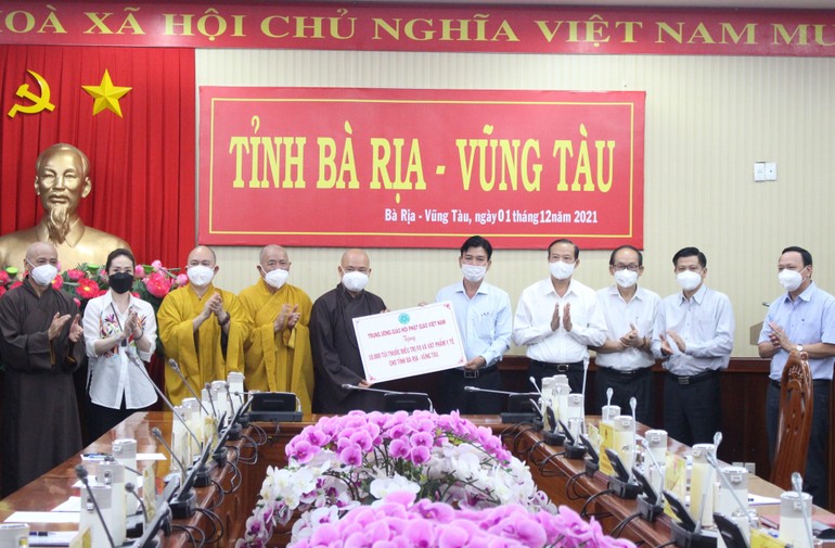 Trung ương GHPGVN tặng 10.000 túi thuốc điều trị F0, vật tư y tế đến tỉnh Bà Rịa - Vũng Tàu hỗ trợ bệnh nhân Covid-19