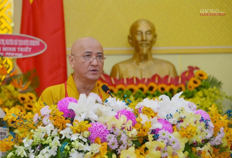 Hòa thượng Thích Huệ Thông phát biểu trong Đại hội đại biểu Phật giáo tỉnh Bình Dương nhiệm kỳ 2022-2027 - Ảnh: Bảo Toàn