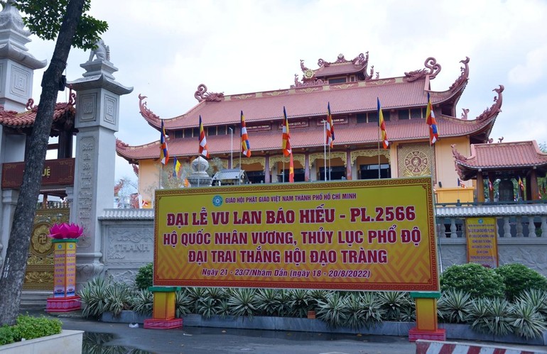 Đại lễ kỳ siêu trong tiết Vu lan - Báo hiếu do Ban Trị sự GHPGVN TP.HCM tổ chức tại Việt Nam Quốc Tự