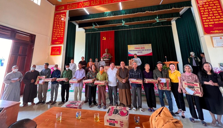 Đoàn trao 700 phần quà tại tỉnh Nghệ An