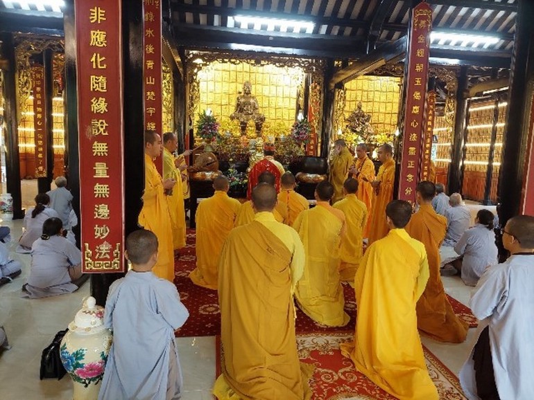 Cử hành an vị tôn tượng Phật tại chánh điện chùa Diệu Ngộ