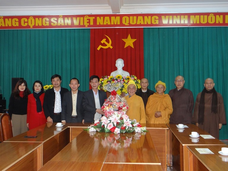 Hòa thượng Thích Thanh Tân chúc Tết đến lãnh đạo Tỉnh ủy