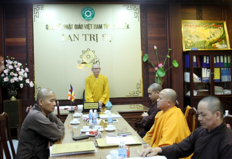 Hòa thượng Thích Châu Quang chủ trì buổi họp của Ban Thường trực