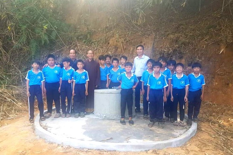 Ban Trị sự Phật giáo H.Đắk Glong đã bàn giao tặng giếng nước sạch 