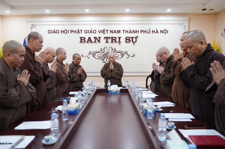 Chư tôn đức niệm Phật cầu gia hộ