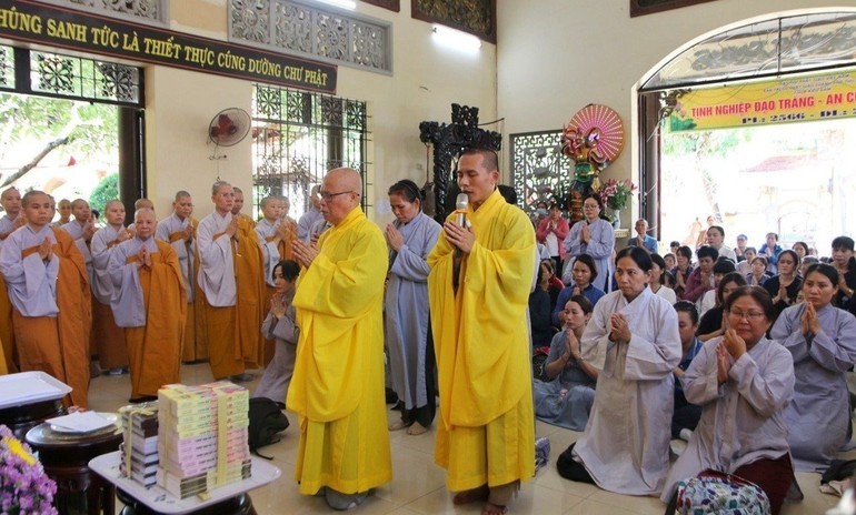 Ban Từ thiện thiền viện Vạn Hạnh cúng dường trường hạ chùa Kiều Đàm, TP.Thủ Đức