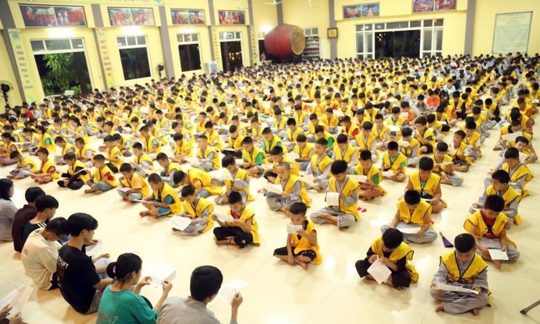 Hơn 900 thanh thiếu niên tham gia khóa tu tại chùa Chí Linh