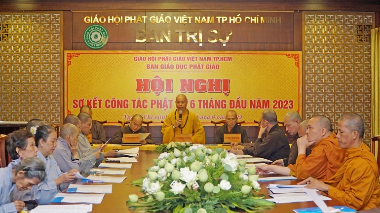 Thượng tọa Thích Quang Thạnh chủ trì hội nghị sơ kết hoạt động Phật sự của Ban Giáo dục GHPGVN TP.HCM
