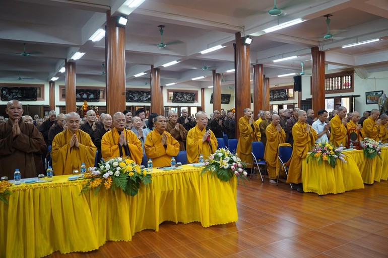 Trường Trung cấp Phật học Hà Nội tổ chức tổng kết và khai giảng năm học mới