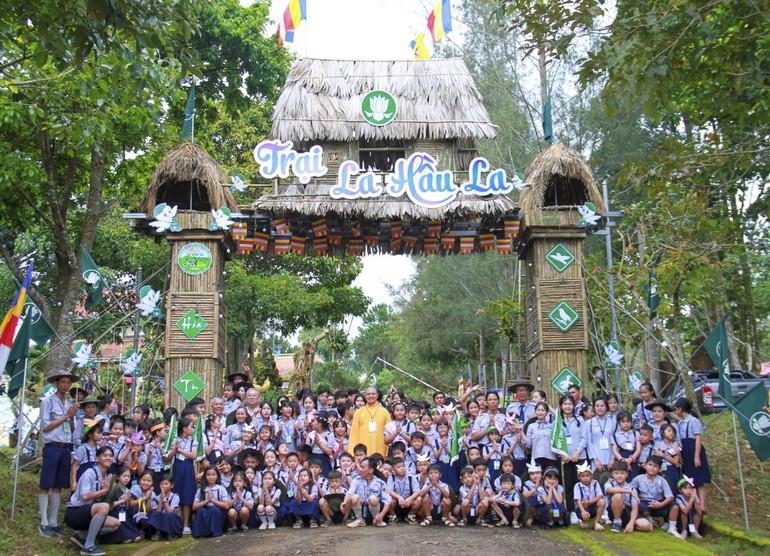 Trại La-hầu-la tại chùa Hoa Khai có 150 trại sinh
