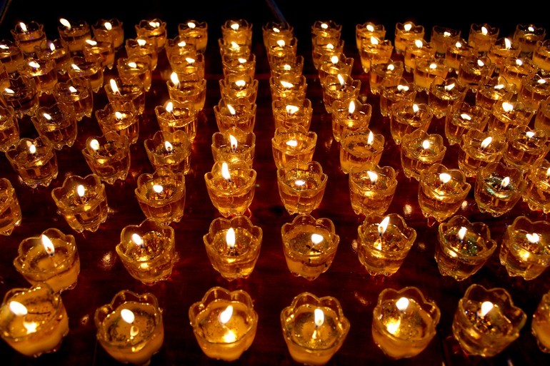 Lễ cúng đèn được thiền viện tổ chức nhằm cầu nguyện an lành trong mùa Vu lan - Báo hiếu