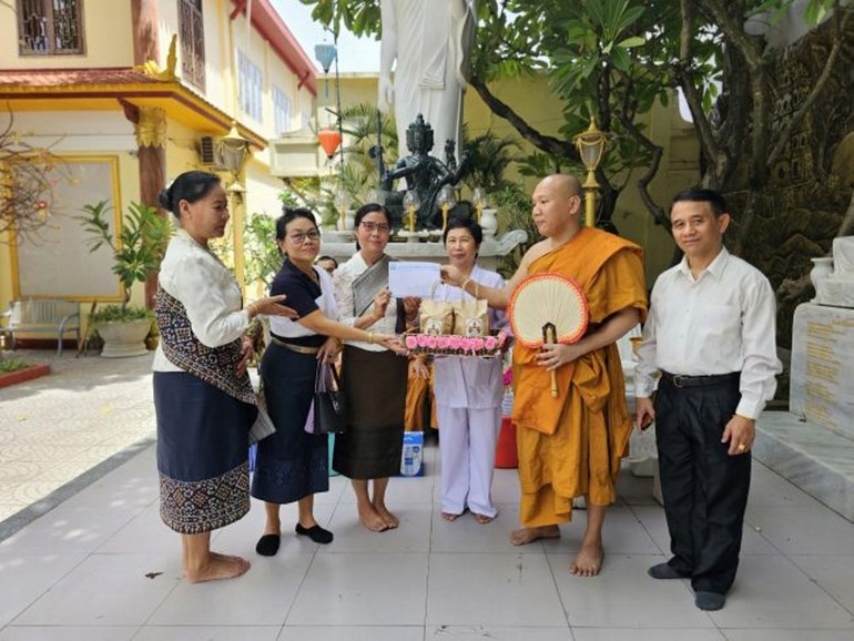 Phái đoàn Tổng Lãnh sự Lào thăm chùa Tam Bảo, TP.Đà Nẵng