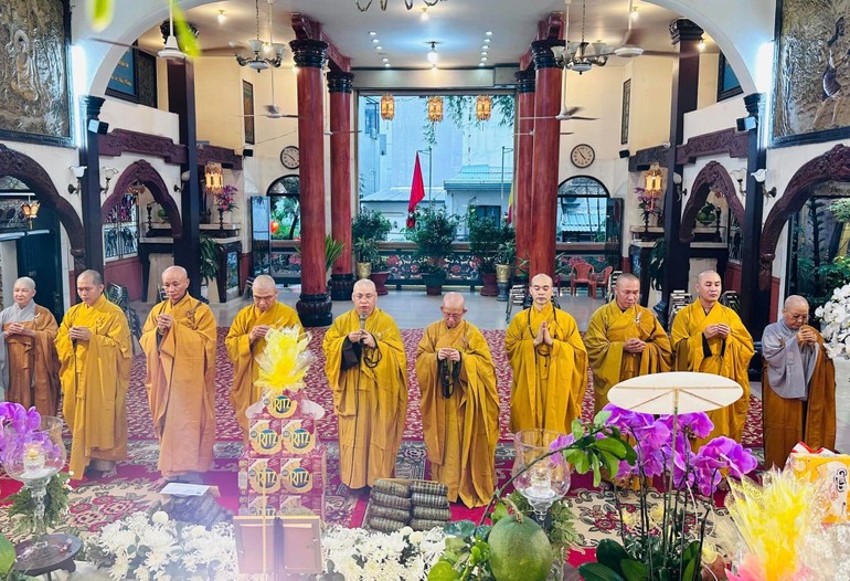 Chư tôn đức Ban Trị sự GHPGVN Q.Phú Nhuận tưởng niệm Đại lão Hòa thượng Thích Hải Tràng tại tổ đình Phổ Quang