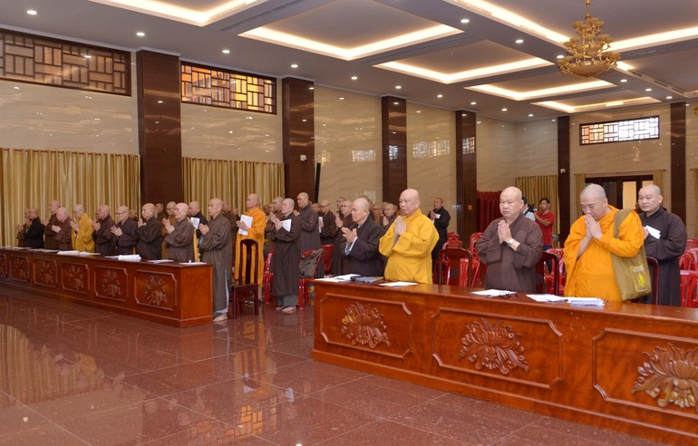 Chư tôn đức tham dự buổi họp mở rộng tại Việt Nam Quốc Tự