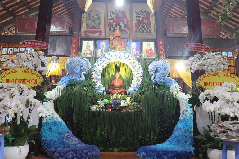 Hương án cố Trưởng lão Hòa thượng tại Tổ đường chùa Long Thạnh