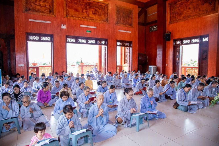 Gần 200 Phật tử tham gia khóa tu "Một ngày an lạc" tại chùa Minh Hiệp