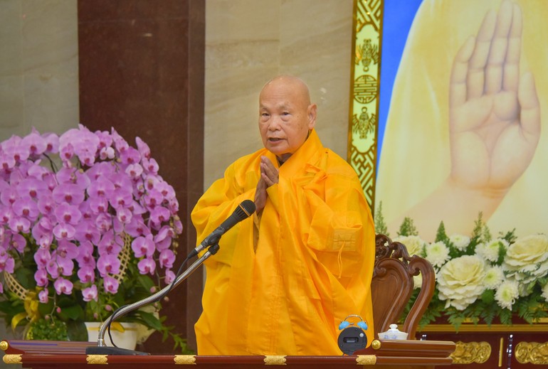 Hòa thượng Thích Thiện Nhơn sách tấn Tăng Ni GHPGVN TP.HCM tại Việt Nam Quốc Tự