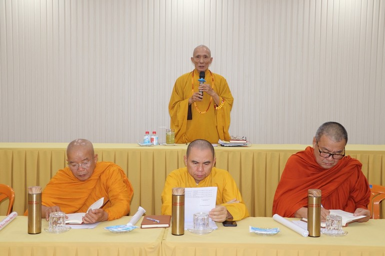 Hòa thượng Thích Huệ Trí chủ trì buổi họp của Ban Thường trực nhằm triển khai hoạt động Phật sự cuối năm