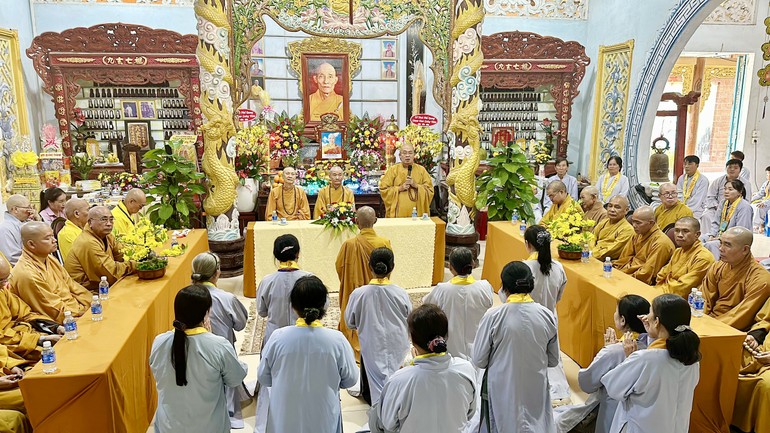 Phật tử chùa Kim Thiền trong ngày tổng kết hoạt động tu học