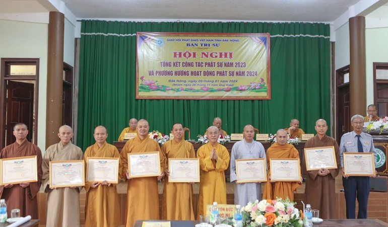 Tuyên dương công đức đến tập thể, cá nhân Tăng Ni đóng góp trong hoạt động Phật sự của GHPGVN tỉnh