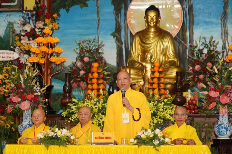Hòa thượng Thích Phước Minh đạo từ đến Phật tử khóa tu Một ngày an lạc