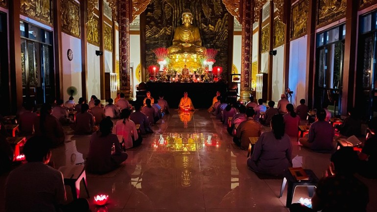  Hoa đăng Kỷ niệm ngày Đức Phật Thích Ca Mâu Ni thành đạo