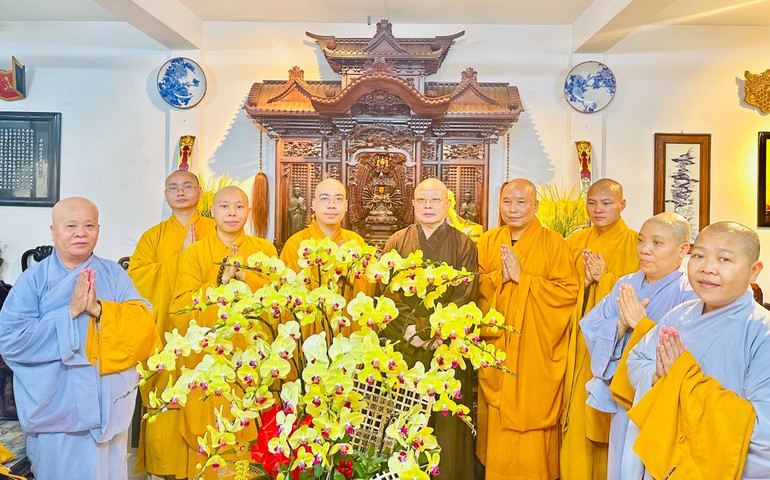 Ban Trị sự GHPGVN Q.10 chúc Tết đến Hòa thượng Thích Lệ Trang