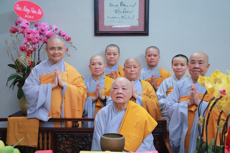 Chư Ni Phân ban Ni giới TP.Thủ Đức thăm, đảnh lễ Ni trưởng Thích nữ Tịnh Nguyện, tại chùa Phước Hải