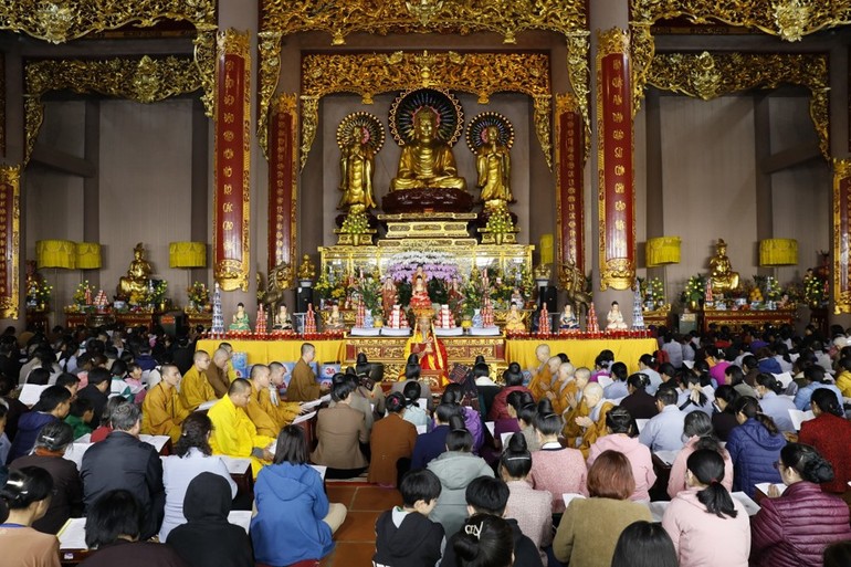 Khai đàn Pháp hội Dược Sư cầu an đầu năm Giáp Thìn tại chùa Linh Quang - H.Điện Biên