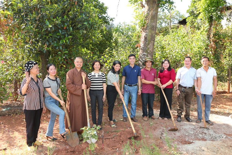 Thực hiện động thổ xây dựng phòng học Trường Mầm non Hoa Ban - xã Đắk Ngo