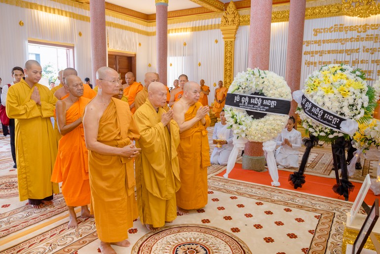 Phái đoàn lãnh đạo GHPGVN viếng tang Đại lão Hòa thượng Tep Vong - Tăng vương Phật giáo Vương quốc Campuchia