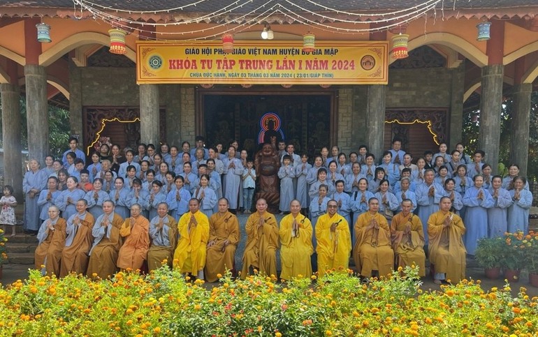 Khóa tu của Tăng, Ni, Phật tử H.Bù Gia Mập tại chùa Hạnh Đức