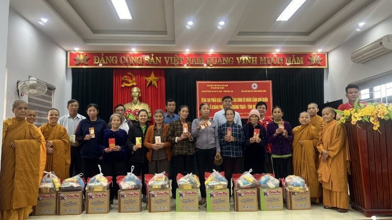 Ban Từ thiện xã hội Phật giáo TP.Buôn Ma Thuột trao quà đến hộ nghèo tỉnh Quảng Bình