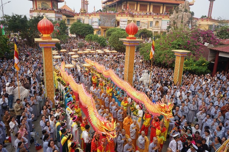 Lễ hội Quán Thế Âm Ngũ Hành Sơn thu hút đông người dân, Phật tử tham dự