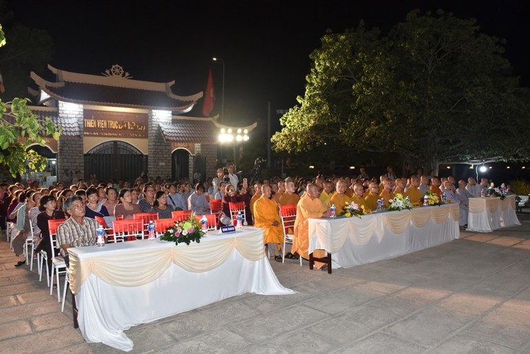 Đại biểu tham dự lễ khai mạc Lễ hội Quán Thế Âm tại thiền viện Trúc Lâm Viên Ngộ