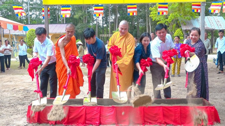 Khởi công xây dựng phòng học cho học sinh đồng bào Khmer