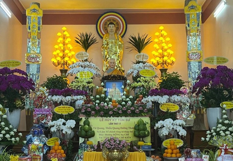 Hương án Ni trưởng Thích nữ Chí Kiên tại chùa Quang Minh 