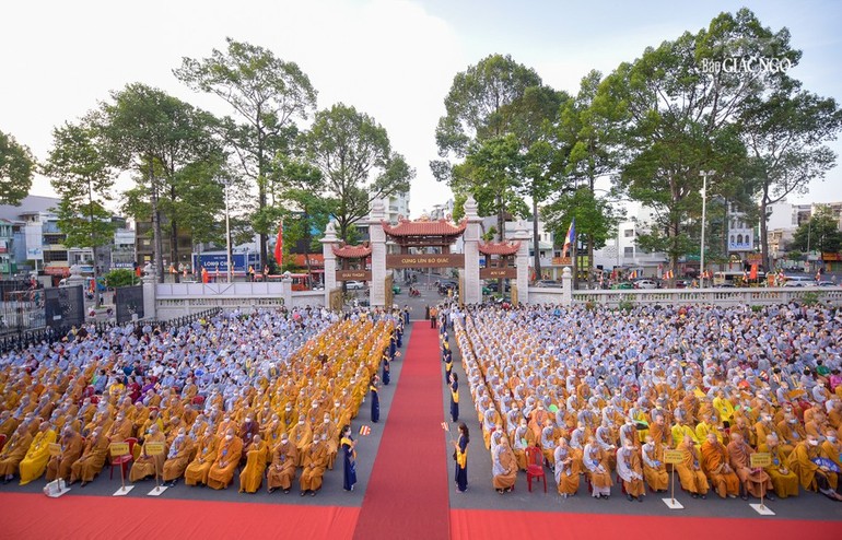 Trang nghiêm Đại lễ Phật đản Phật lịch 2567 (năm 2023) tại Việt Nam Quốc Tự - Ảnh: BGN