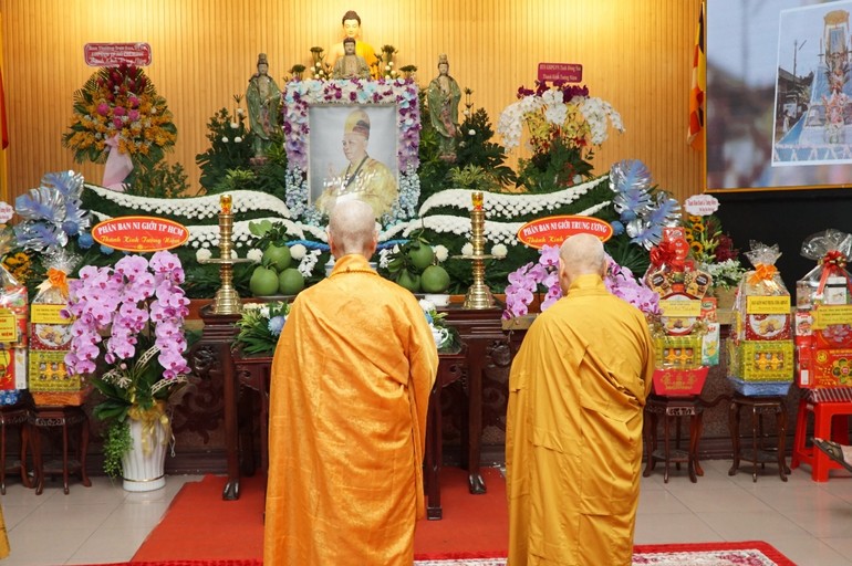 Đức Pháp chủ quang lâm thiền viện Quảng Đức niêm hương tưởng niệm 40 năm ngày viên tịch của Đại lão Hòa thượng Thích Trí Thủ - nguyên Viện trưởng Viện Hoá đạo GHPGVN Thống nhất, Chủ tịch Hội đồng Trị sự GHPGVN nhiệm kỳ đầu tiên sau khi thành lập (1981-1984).