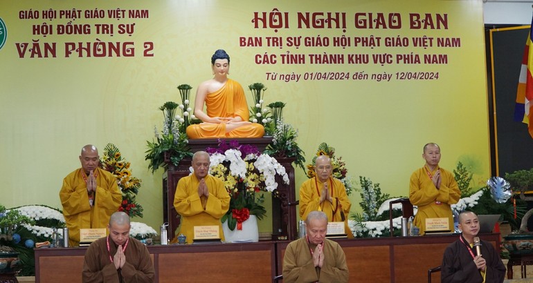 Chư tôn đức niệm Phật cầu gia bị