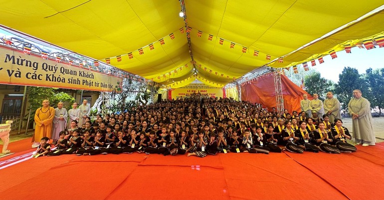 1.000 Phật tử người dân tộc thiểu số tham gia khóa tu tại chùa Pháp Hoa