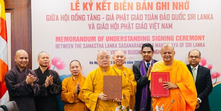 Chư tôn giáo phẩm lãnh đạo Phật giáo hai nước trao bản ghi nhớ