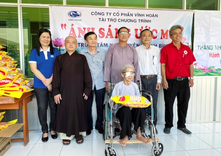 Tổ đình Kim Cang (Long An) tổ chức phẫu thuật mắt cho người nghèo tại Bệnh viện Thanh Bình