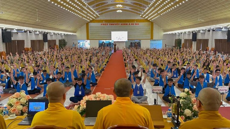 Gần 1.000 sinh viên tham gia khóa tu mùa hè tại chùa an Hồng